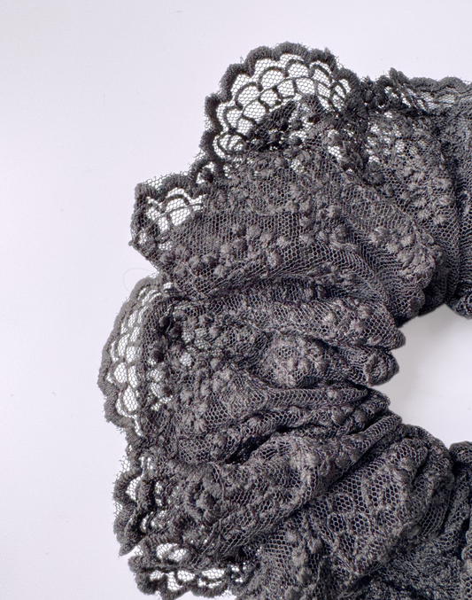 lace scrunchie details